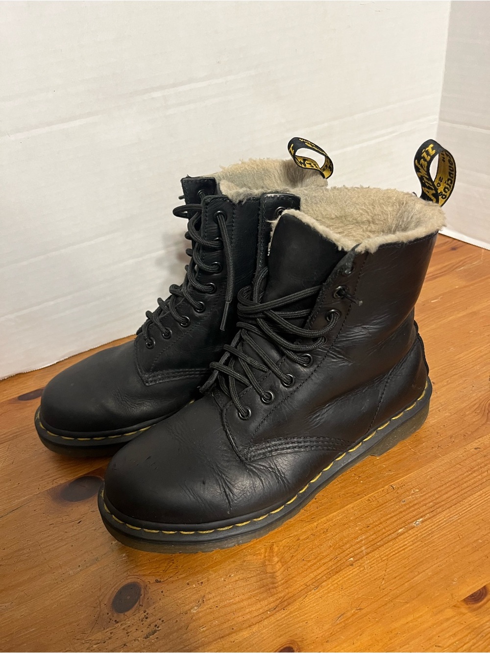 Dr Martens Serena Faux Fur Lined Lace Up Boots Size 8
